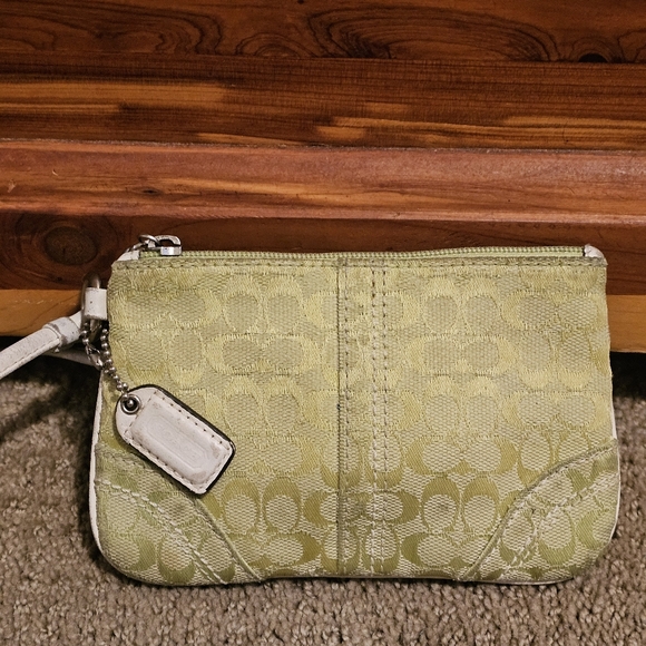 Green Yellow Coach Wristlet Pre-owned - Picture 8 of 8